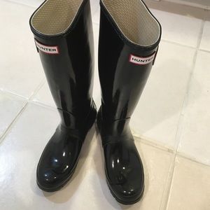 Hunter tall black glossy boots
