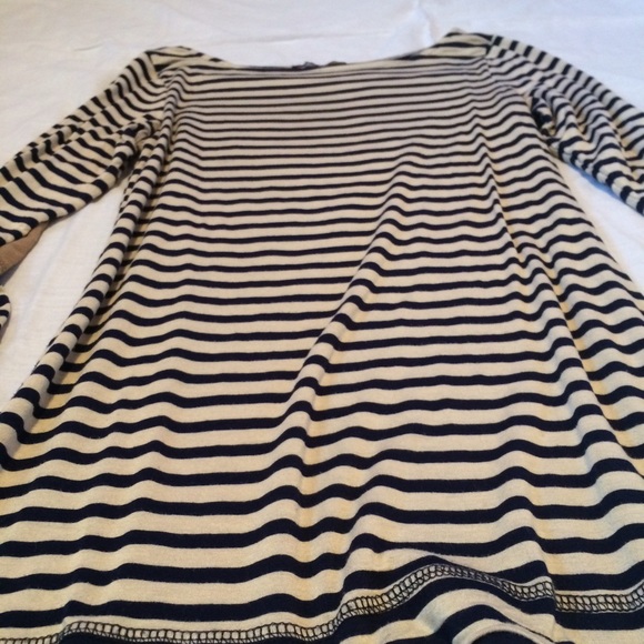 SOLD Quarter Sleeve Top - Picture 2 of 2