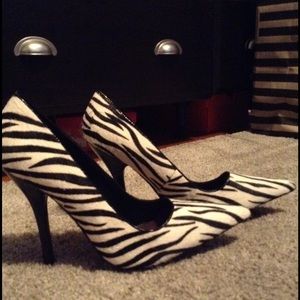 Zebra printed, pointy toe, Aldo heels