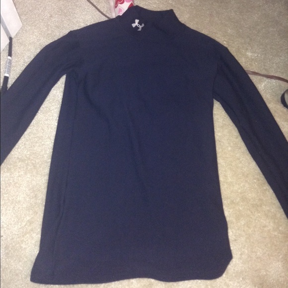 Youth large under amour shirt