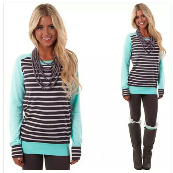 Boutique Striped Sweater 🎉HP 2/12 Comfy Cozy Chic