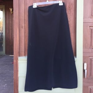 Black maxi skirt. 92% polyester 8% spandex