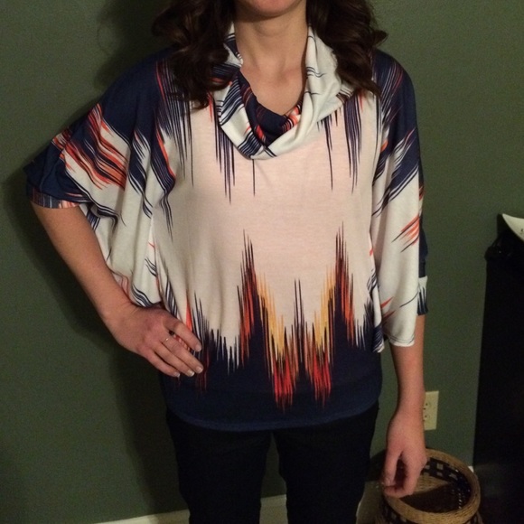 Fitted poncho type shirt - Picture 2 of 3