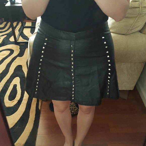 Studded imitation leather skirt