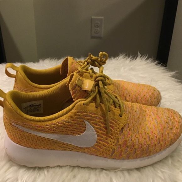 Rare Nike Color Roshe Run - Picture 2 of 4