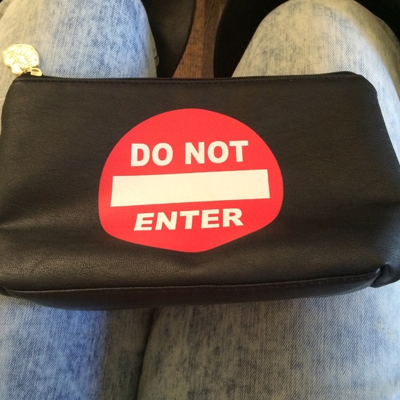 Do not enter make up bag