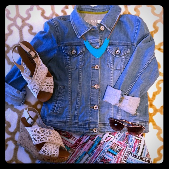 ✔️SOLD✔️ 💛Jean Jacket 💛 - Picture 1 of 3