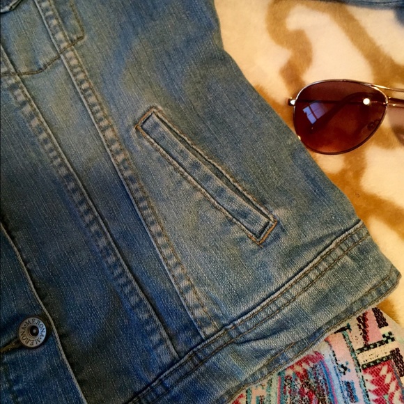 ✔️SOLD✔️ 💛Jean Jacket 💛 - Picture 3 of 3