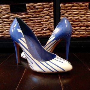 Paint drips splatter round toe pumps