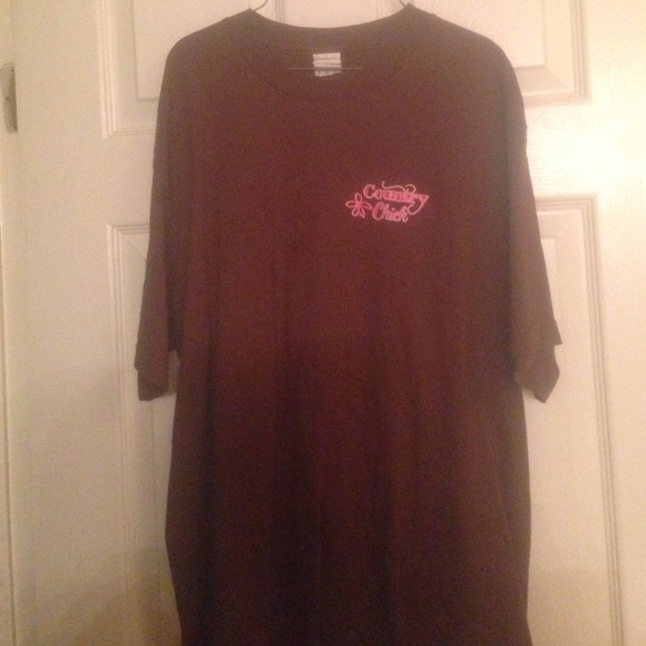 Brown, short sleeve Tee.