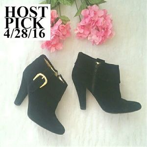 🎉HP🎉 Steve Madden Black Suede Booties