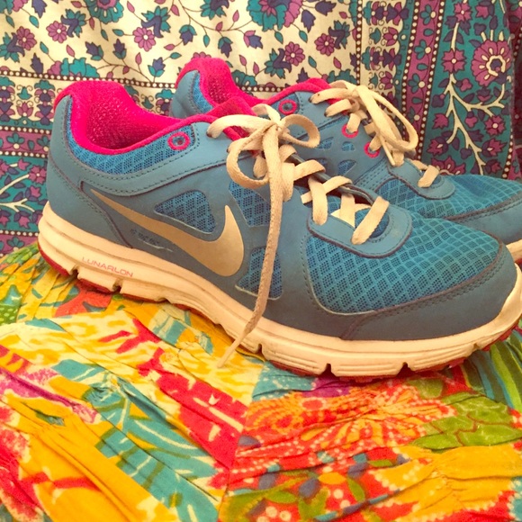 Nike Shoes - Nike running shoes
