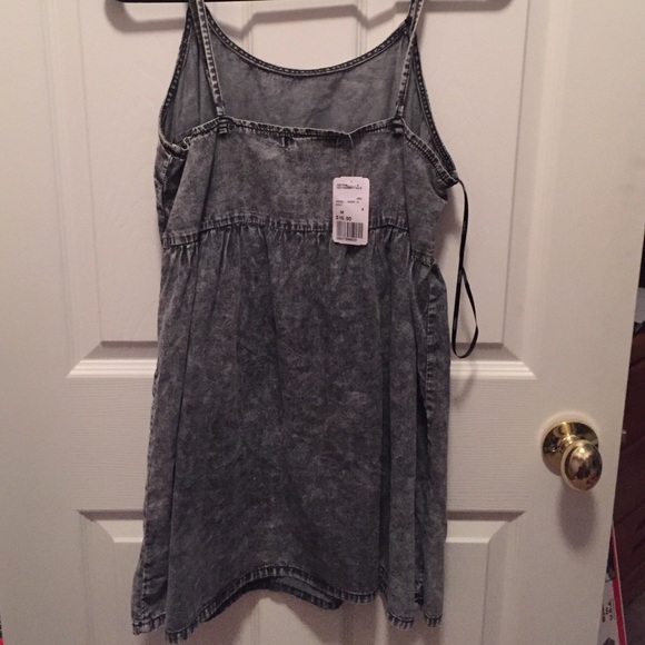 Acid washed dress - Picture 2 of 3