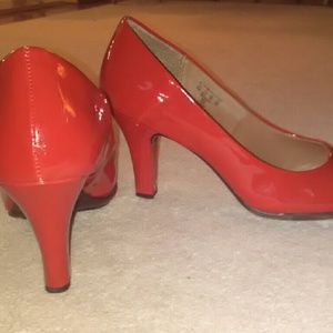Jaclyn Smith ladies heels