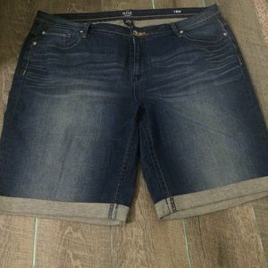 Plus size Bermuda shorts