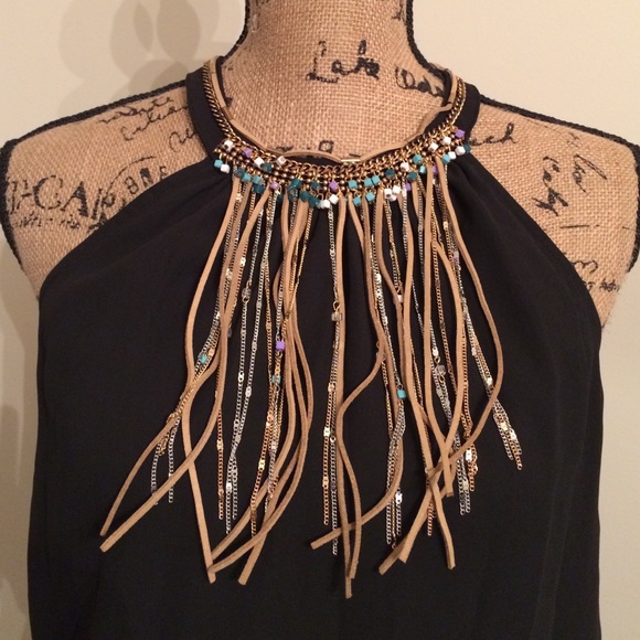 [BOUTIQUE] sleeveless blouse with fringe neckline - Picture 2 of 4
