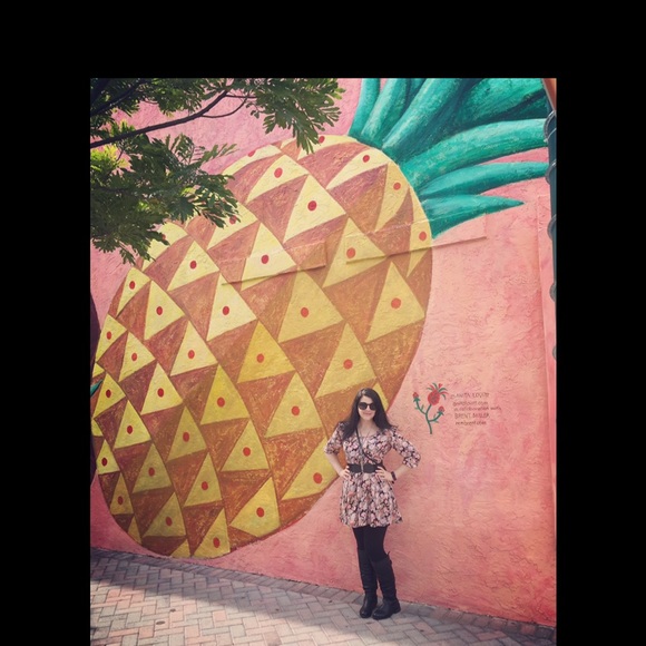 Meet Your Posher, Nicole! Hellllllooooo! - Picture 11 of 14