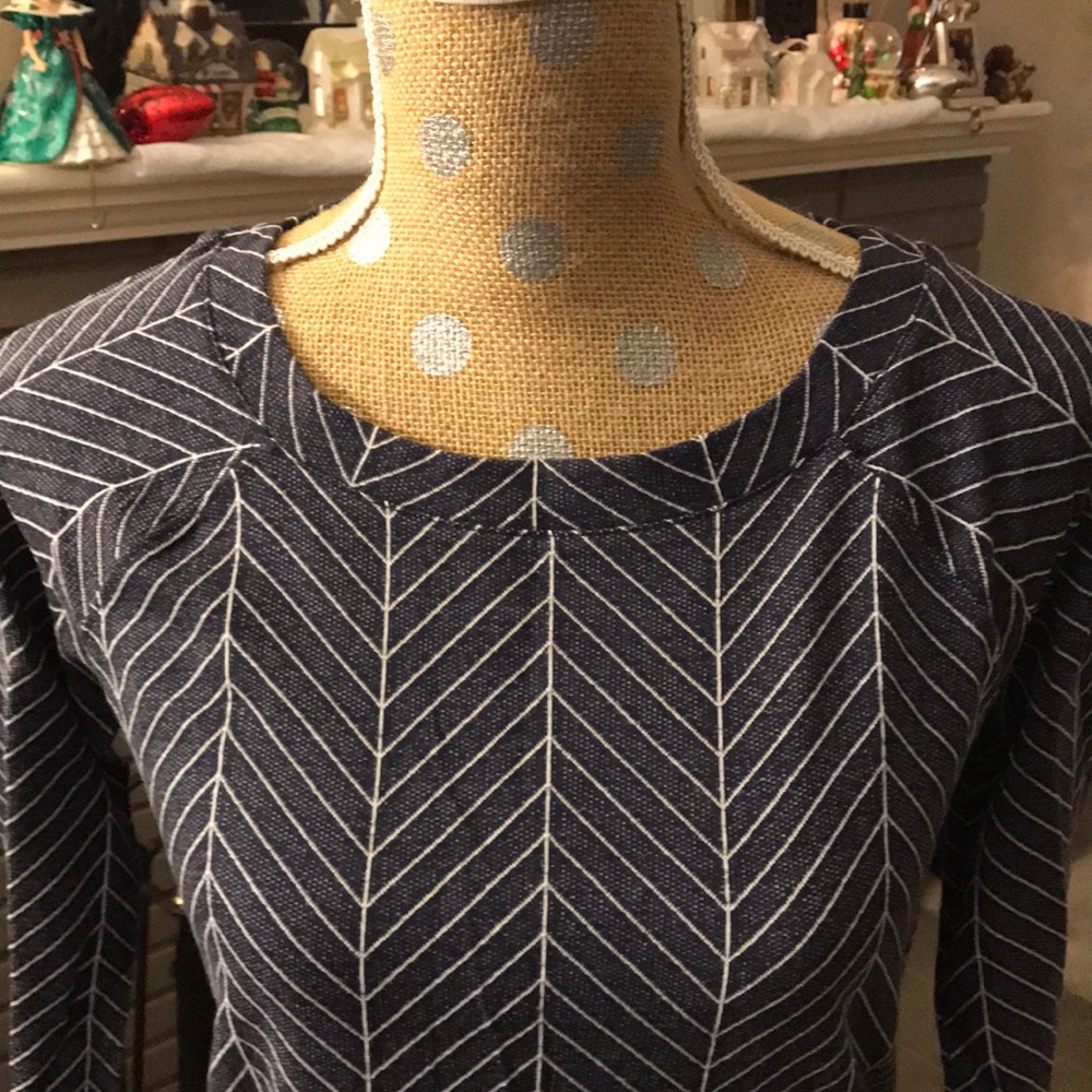 Blue & White hi low sweatshirt top - Picture 2 of 8