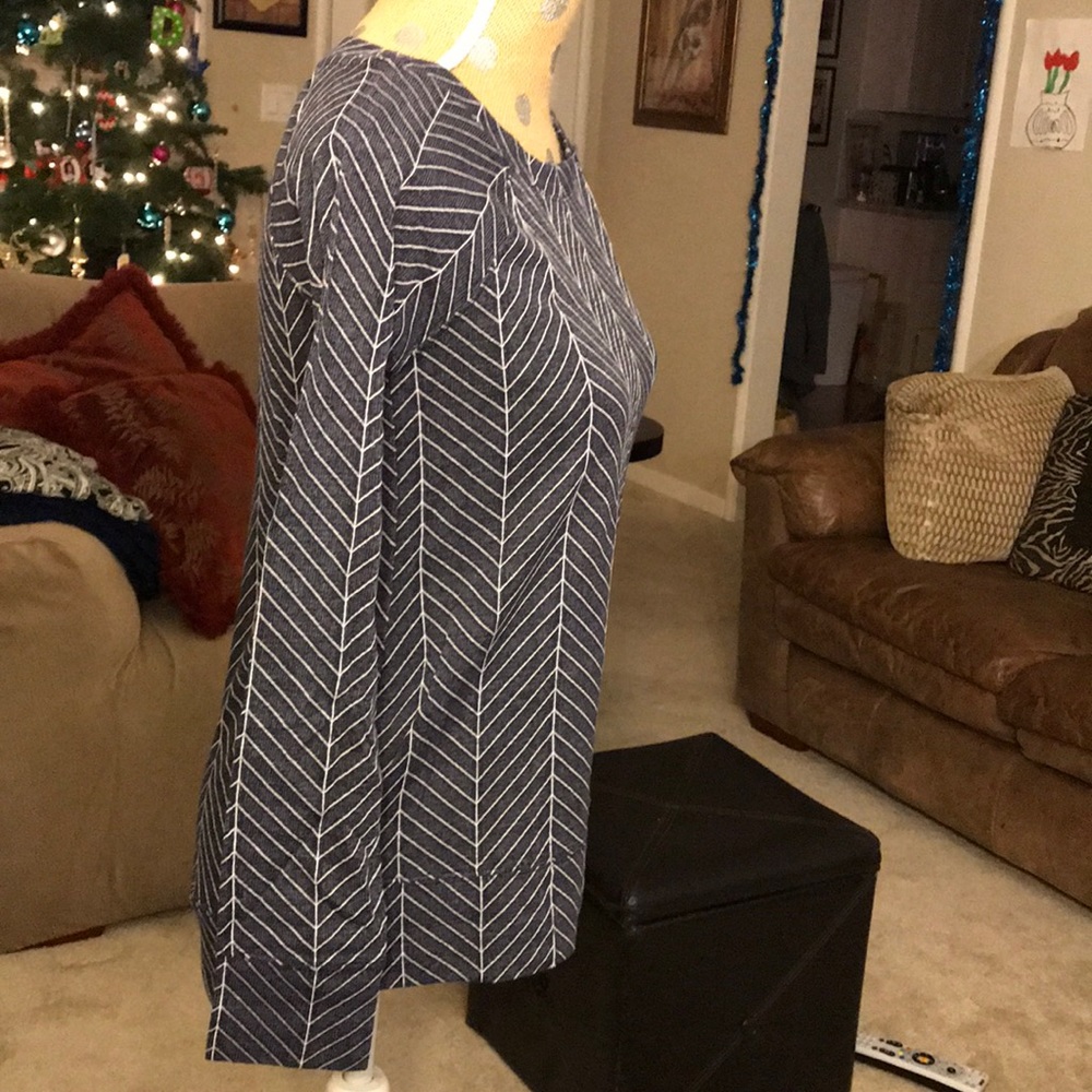 Blue & White hi low sweatshirt top - Picture 4 of 8