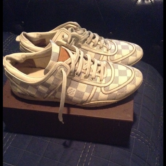 Sold Authentic Louis Vuitton sneakers - Picture 2 of 4