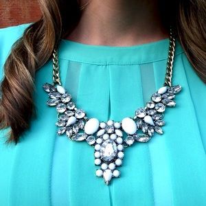 Chic ~ white collar Statement Necklace