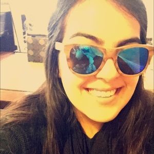 Meet your Posher, Ana sofia