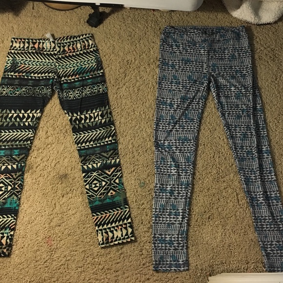 5 pairs of Aztec printed leggings! - Picture 3 of 4