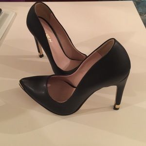 Gorgeous 4" heels. New never worn!!!