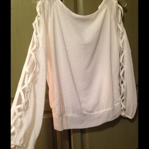 White top with open sleeves