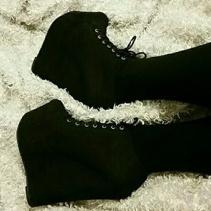 ON HOLD FOR DEPOP BUYER.