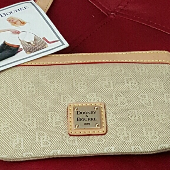 Dooney & Bourke wristlet