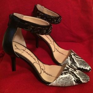 Black and white alligator print