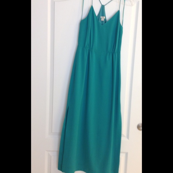 Beautiful lightweight dress in stunning green.