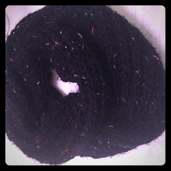 Chunky knit Infiniti scarf