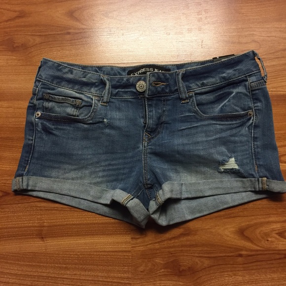 Express jean Shorts size 2 new with tags