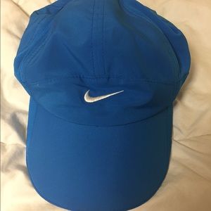 Nike dri-fit Featherlight blue hat