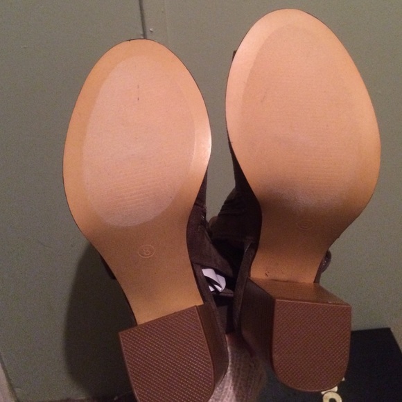 SOLD ‼️‼️‼️‼️Peeptoed shoes - Picture 3 of 4