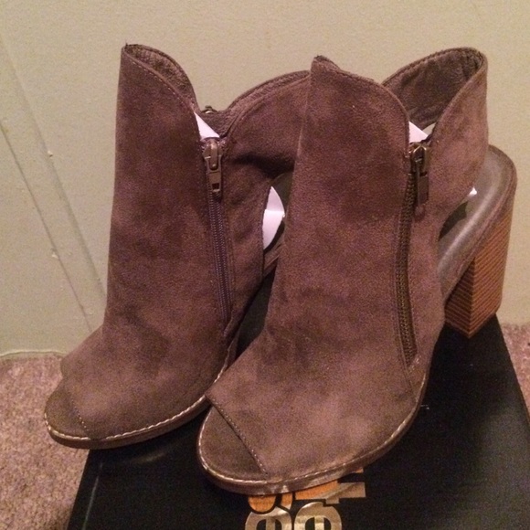 SOLD ‼️‼️‼️‼️Peeptoed shoes - Picture 4 of 4