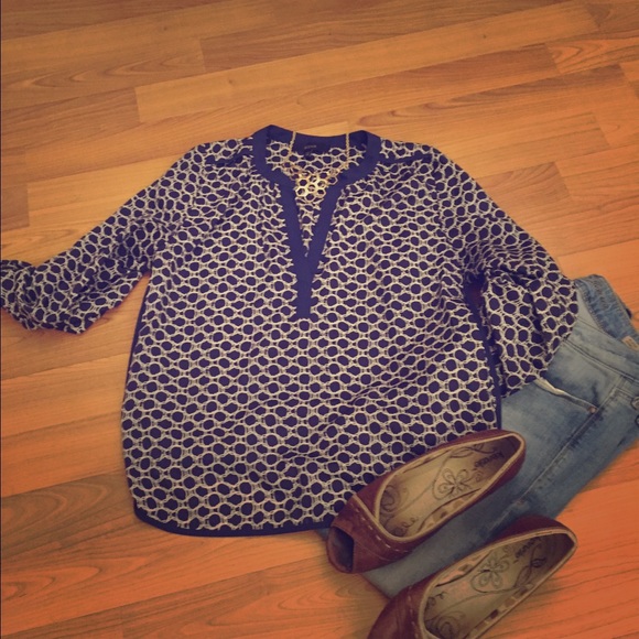 Eclair Brenyn Split Neck Blouse