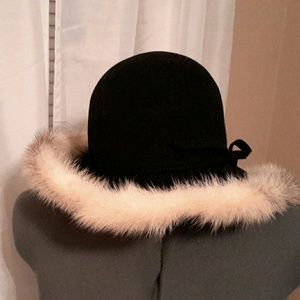 Vintage hat with fur trim