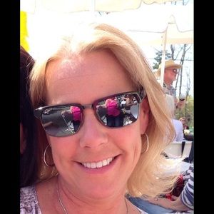 Meet your Posher, Laurie