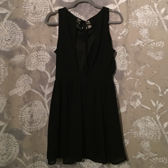 LITTLE BLACK DRESS 💄🕶🍾 - Picture 2 of 3