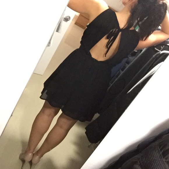 LITTLE BLACK DRESS 💄🕶🍾 - Picture 3 of 3