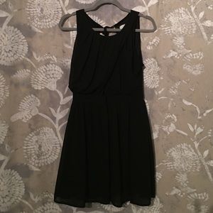 LITTLE BLACK DRESS 💄🕶🍾