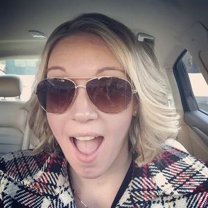 Meet your Posher, Laura