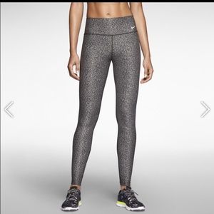 🔹1 HOUR SALE🔹 Nike Legend 2.0 leggings size M