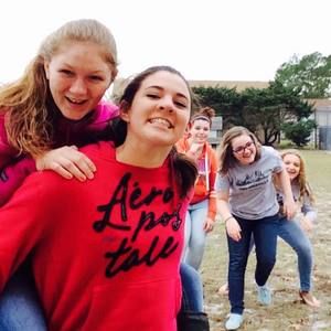 Meet your Posher, Lindsay taylorr