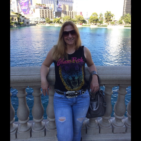 Meet Your Posher - Picture 2 of 8