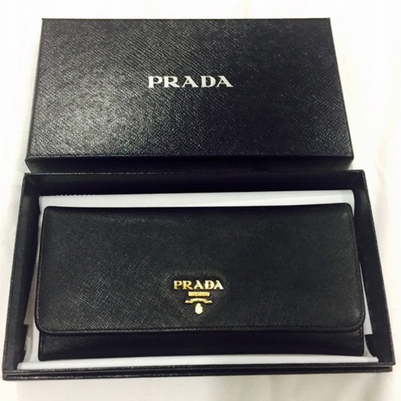 Authentic Classy Prada Wallet ⭐️ - Picture 2 of 4