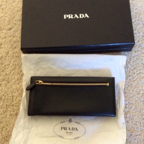 Authentic Classy Prada Wallet ⭐️ - Picture 4 of 4
